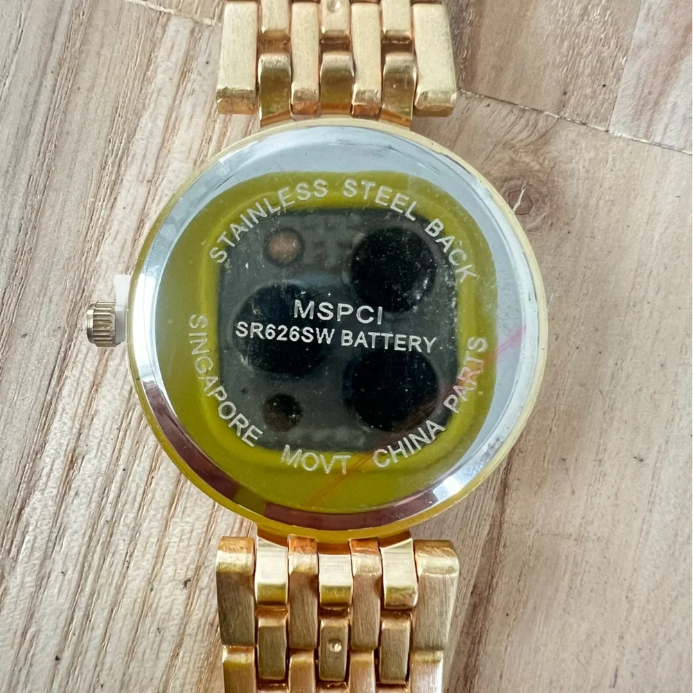 Unbranded mens gold tone dress watch NEW BATTERY